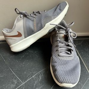 Nike size 9.5 sneakers shoes